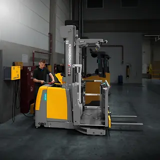 Средне- и высокоуровневый комплектовщик EKS 412s