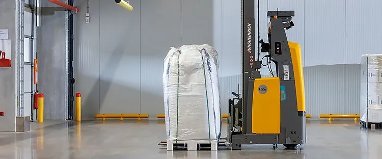 HELMA автоматизировала перевозку паллет с помощью EKS 215a