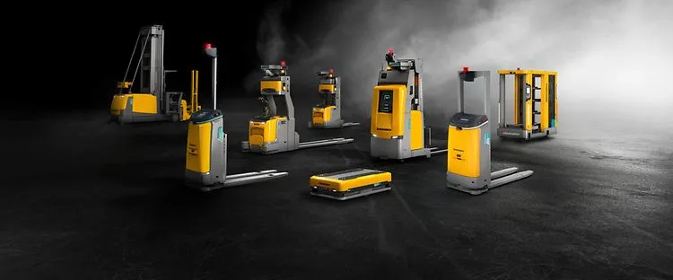 AGV или AMR: какие мобильные роботы подходят вашему складу