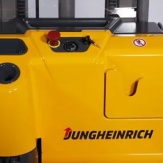 Электрический самоходный штабелер EJC 216 BB