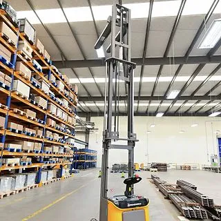 Электрический штабелер ERC BB 216